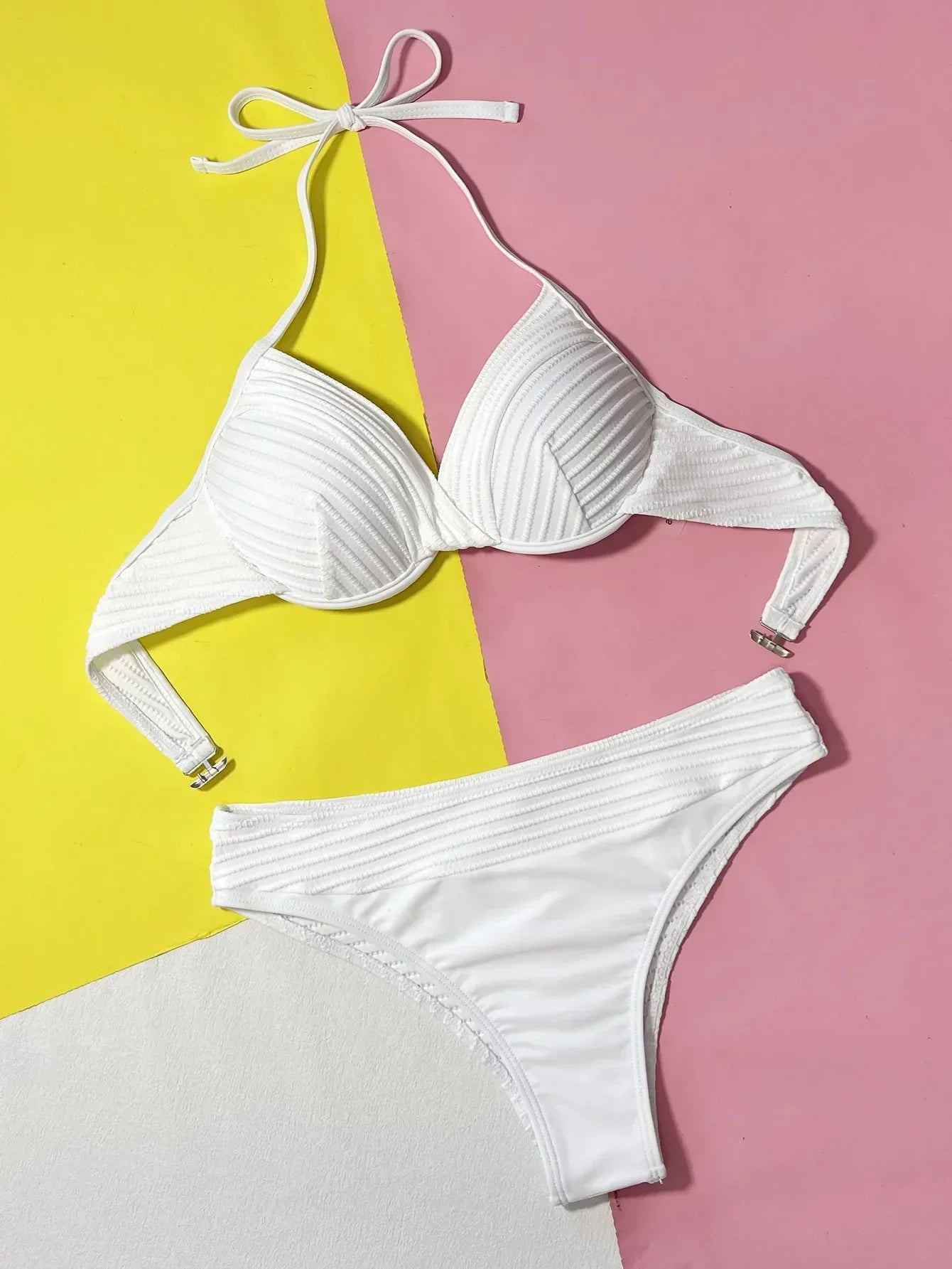 Bikini 2 Pièces Femme avec Haut à Armatures et Design Côtelé - Coupe Style Brésilien et Bretelles Ajustables