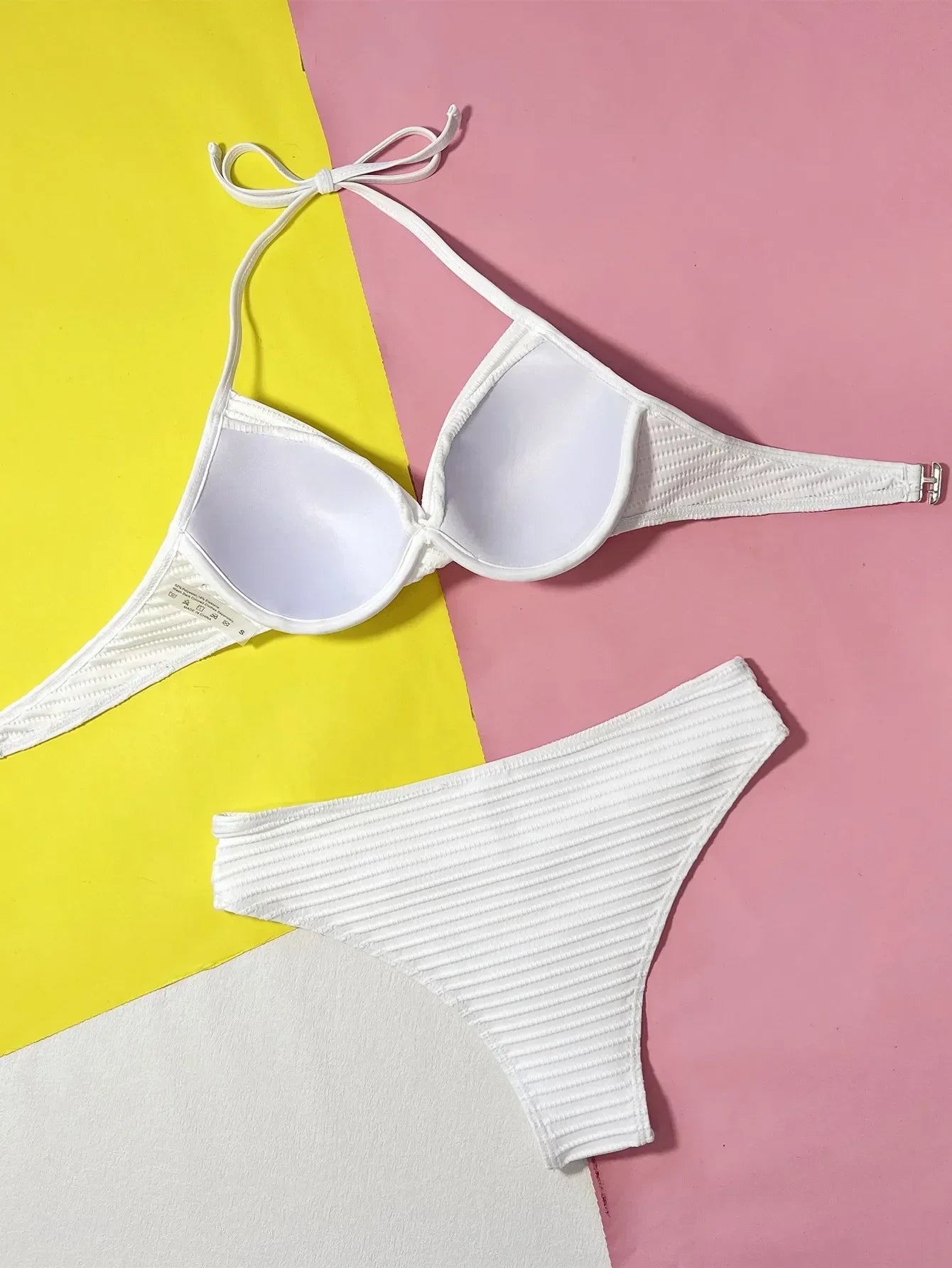 Bikini 2 Pièces Femme avec Haut à Armatures et Design Côtelé - Coupe Style Brésilien et Bretelles Ajustables