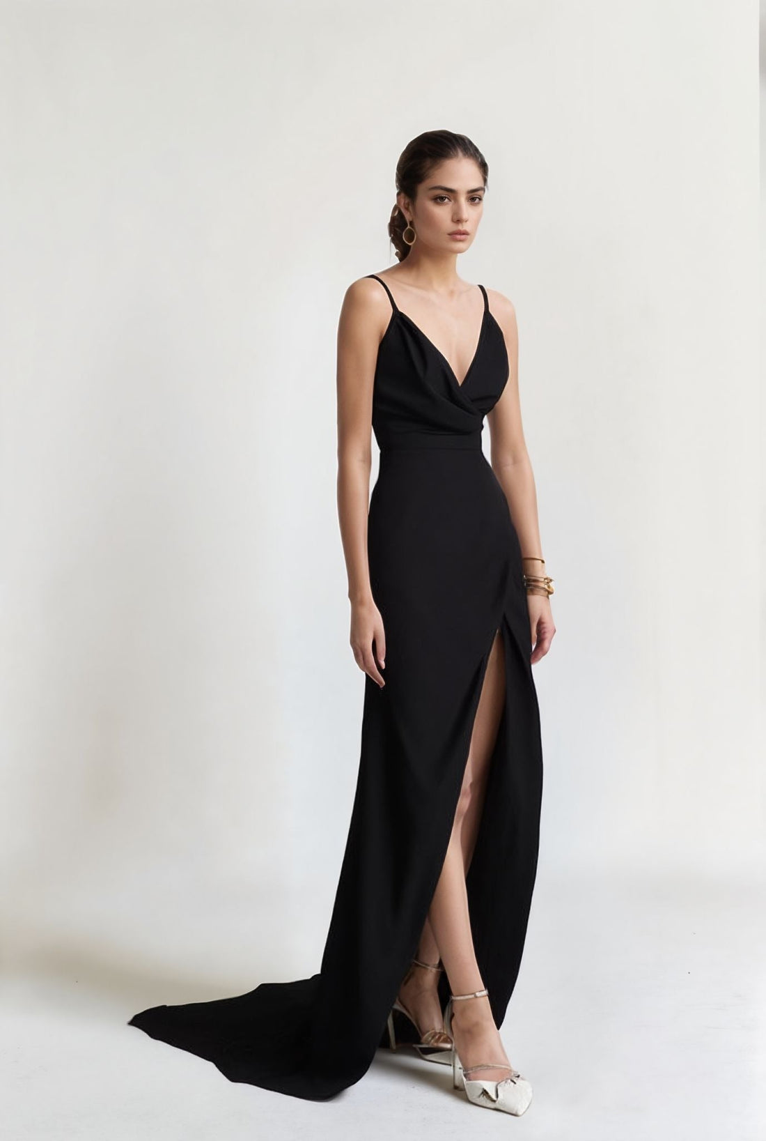 Rêverie Parisienne - Robe Longue à Fente Latérale Décolleté V Croisé et Fines Bretelles Robe - Noir / S