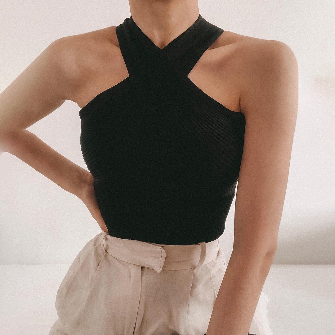 Top élégant avec sangle croisée sophistiquée